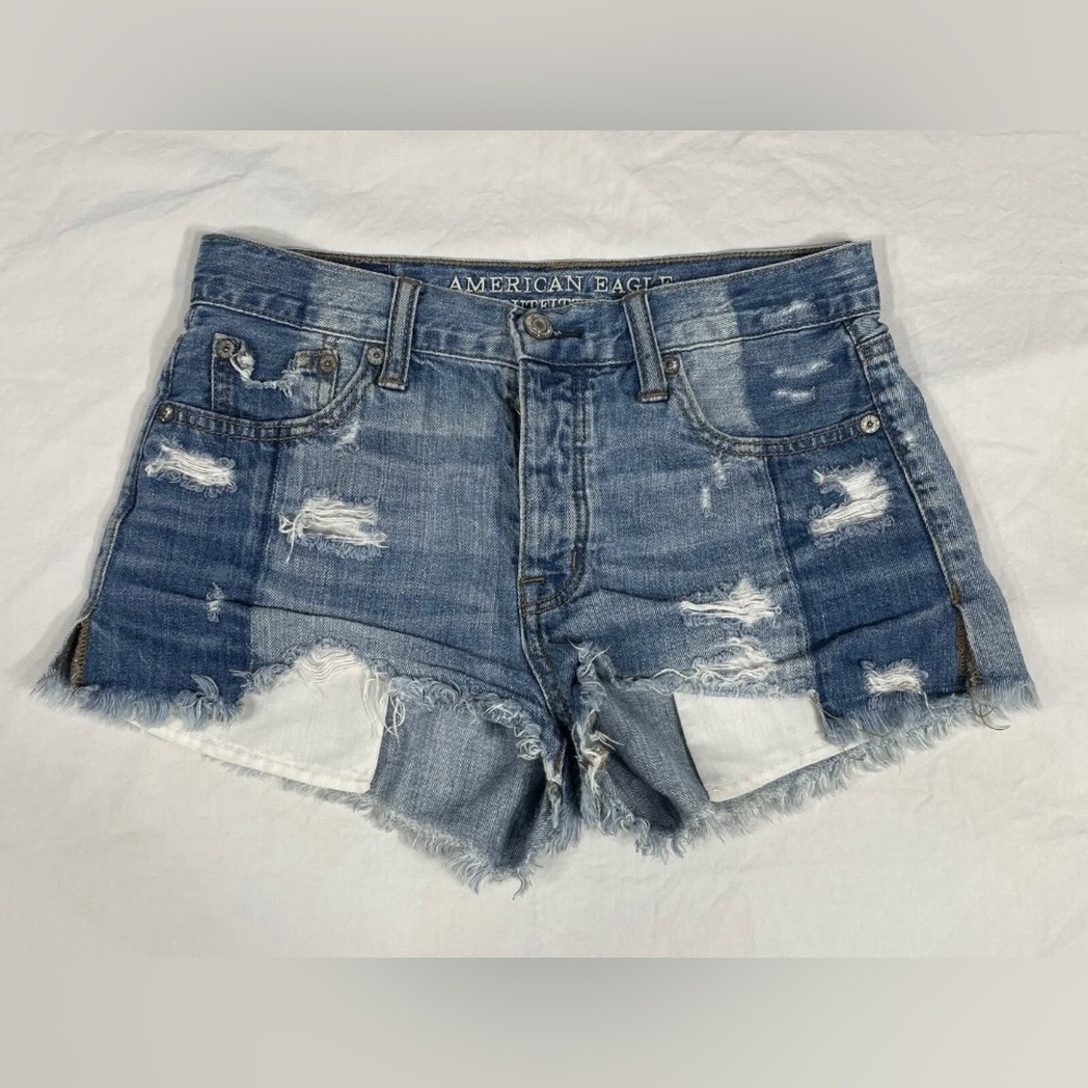 American Eagle Women Blue Distressed Buttoned Cut Off Denim Shorts Size 0 - Picture 1 of 10